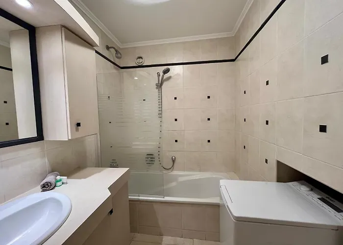 L'hacienda アンティーブ